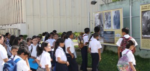 "Estudiantes recorren Avenida Peatonal Sandino"