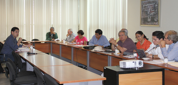 "Comision de Produccion debatiendo dictamen"
