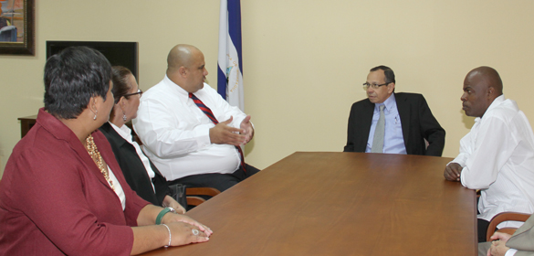 "Presidente AN de Nicaragua conversando con homologo de Belice"