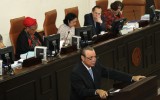 Victor Urcuyo rindiendo informe a plenario