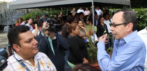 "Ing.Rene Nuñez en zona de seguridad durante simulacro"