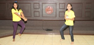 "Niñas bailando Gangnam style"