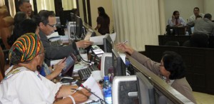 "Directivos durante aprobacion de la ley"