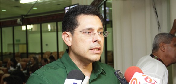 "Dip.Walmaro Gutierrez, Pdte.Comision de Produccion"