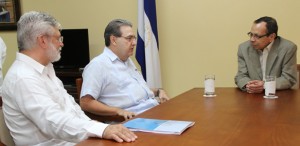 Ing.Rene Nuñez conversando con representantes de ONU y PNUD
