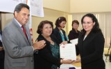 "Entrega de diploma a Jesenia Urroz, mejor graduada del posgrado"