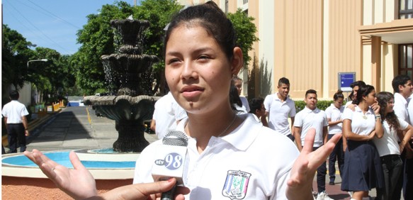 "Diosmara Maradiaga, Estudiante 4to. año, Colegio Experimental México"