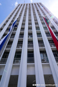 Izamos la Bandera Rojinegra con la que el General Sandino defendió ...